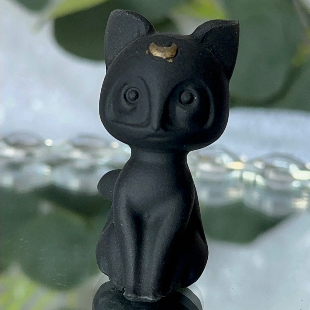 Black obsidian Luna cat crystal